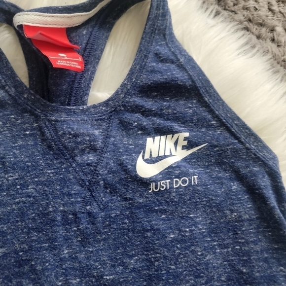 2/$20 Nike Tank L - Picture 3 of 4